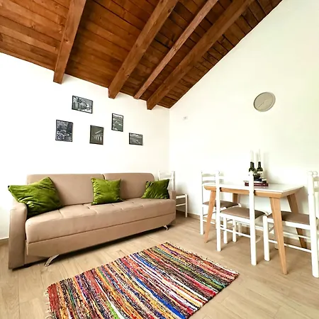 Js House 1 Apartment Shkoder